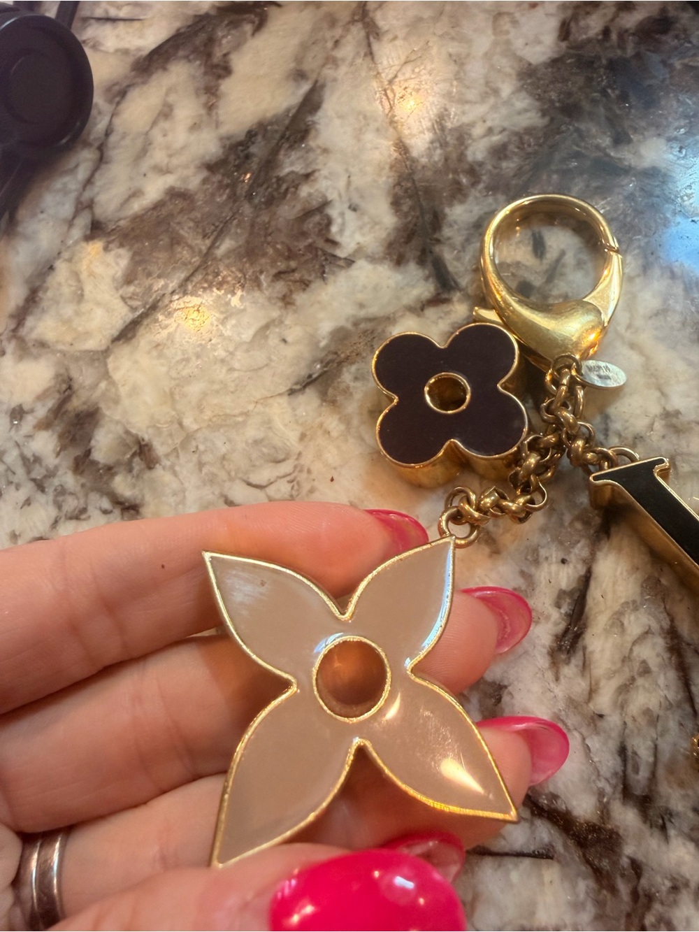 Louis Vuitton Fleur de Monogram Bag Charm Key Holder Gold - Picture 3 of 4